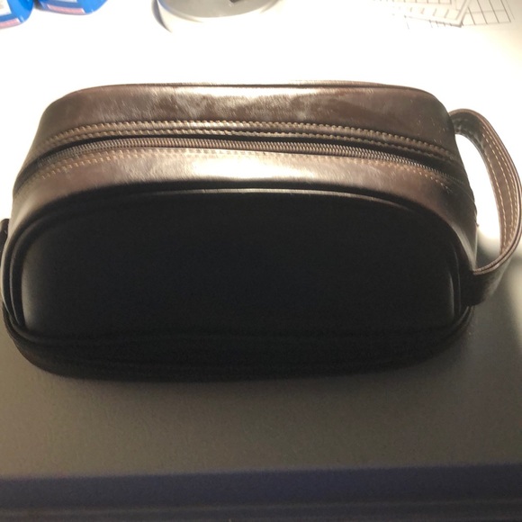 Dockers Other - Dockers Overnight Toiletry Bag